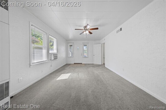 Foto del edificio - 842 E 10 Mile Rd