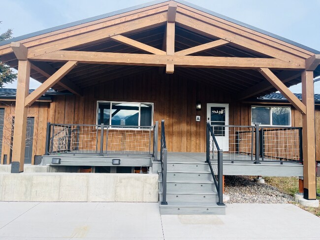 Building Photo - 145 Sunset Dr