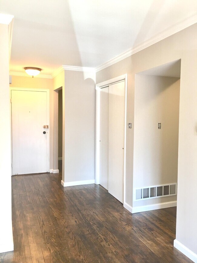 Foto del edificio - 3643 N Front St