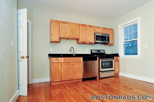 Building Photo - 29 Ridgewood St