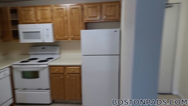 Building Photo - 24 Whites Ave