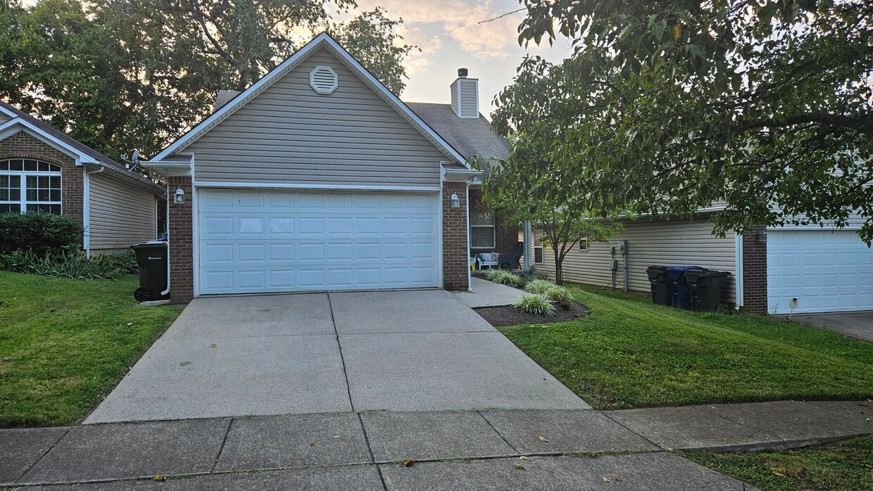 Primary Photo - 265 Darenia Ln