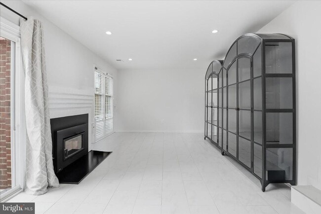 Foto del edificio - 5118 Woodmire Ln