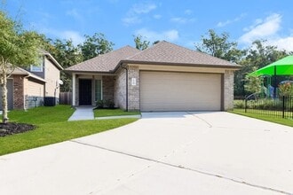 Building Photo - 2700 Madison Ct