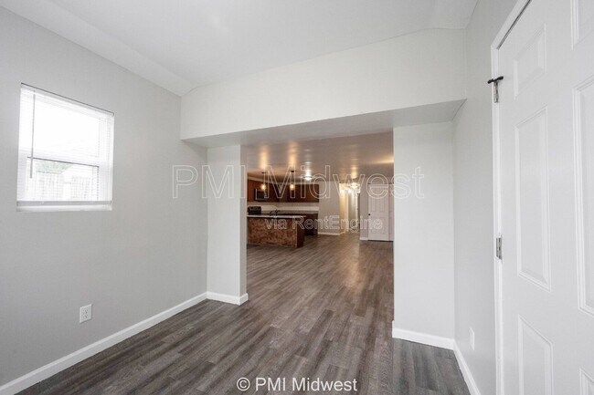 Foto del edificio - 955 N Traub Ave