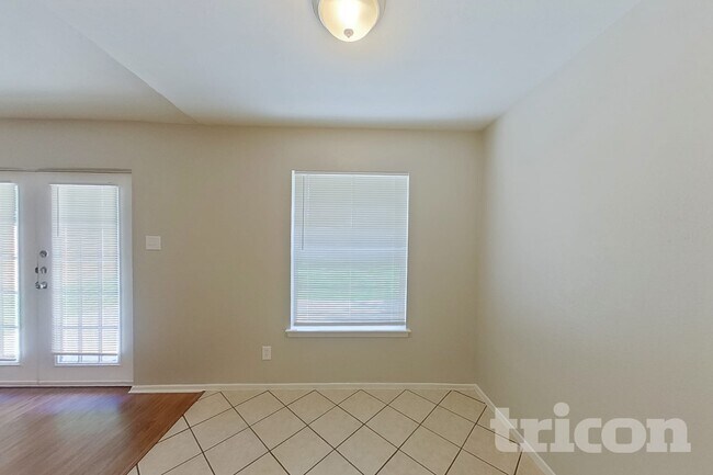 Building Photo - 2507 Arapaho Dr