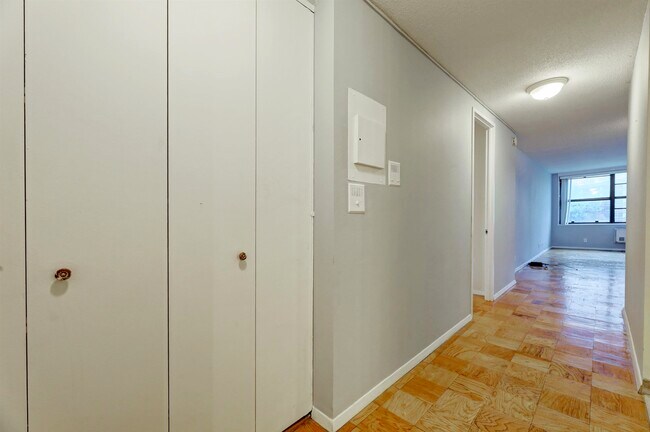 Foto del edificio - 7002 JFK Blvd E