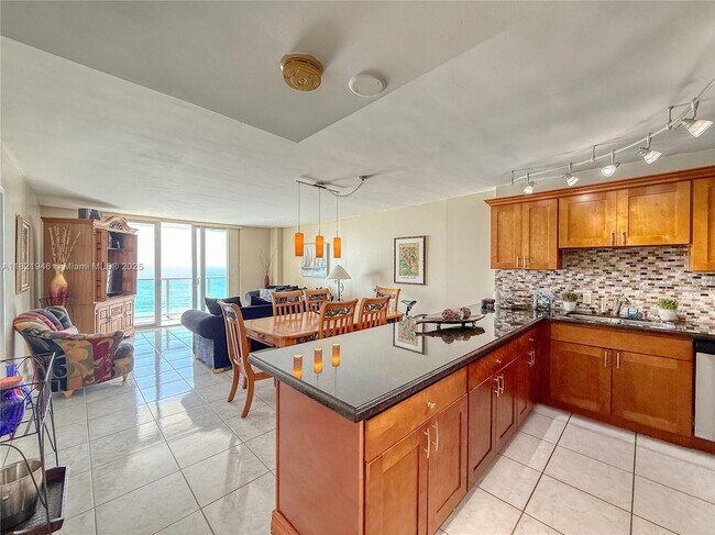 Foto del edificio - 5701 Collins Ave