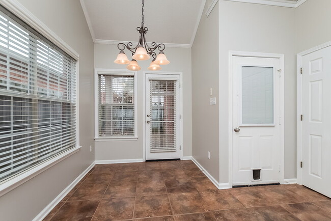 Building Photo - 622 W Ashley Glen Cir