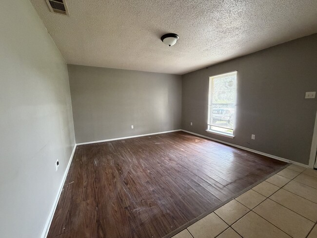 Foto del edificio - 2950 Hillcrest Dr