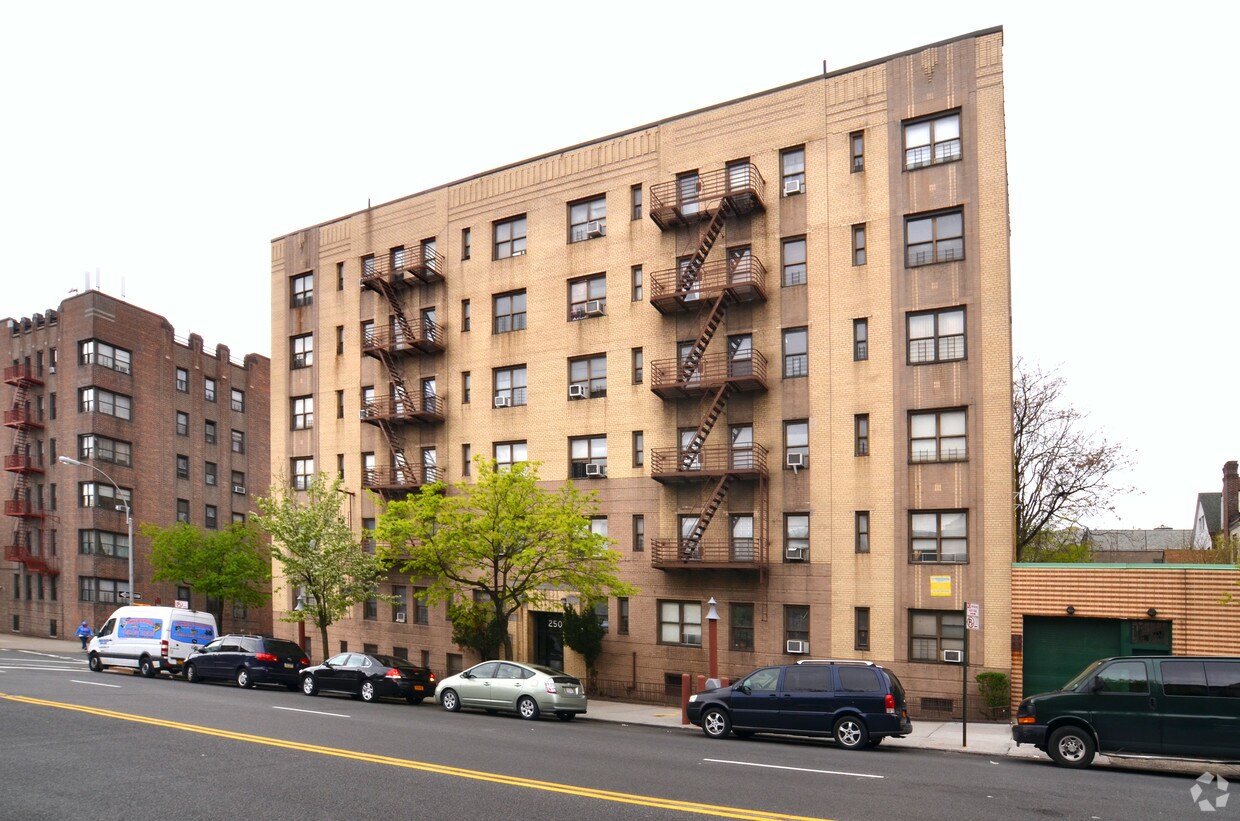 250 Bedford Park Blvd Bronx, NY 10458 Alquileres en Bronx, NY