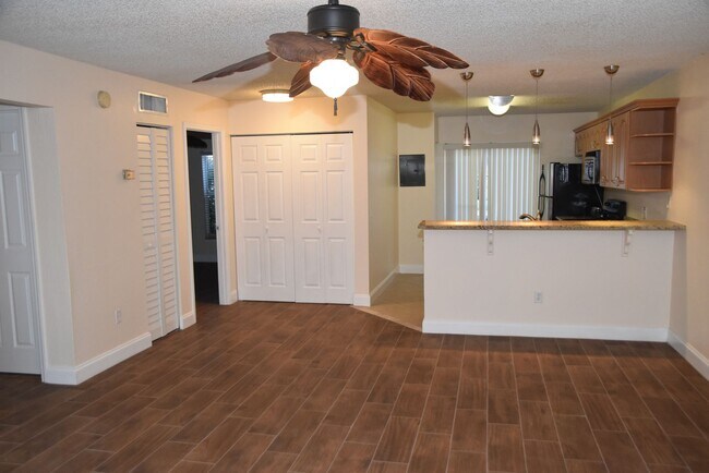 Foto del edificio - Winter Park, Updated 2/2 Condo! AVAILABLE ...