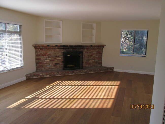 Building Photo - 302 Euclid Ave