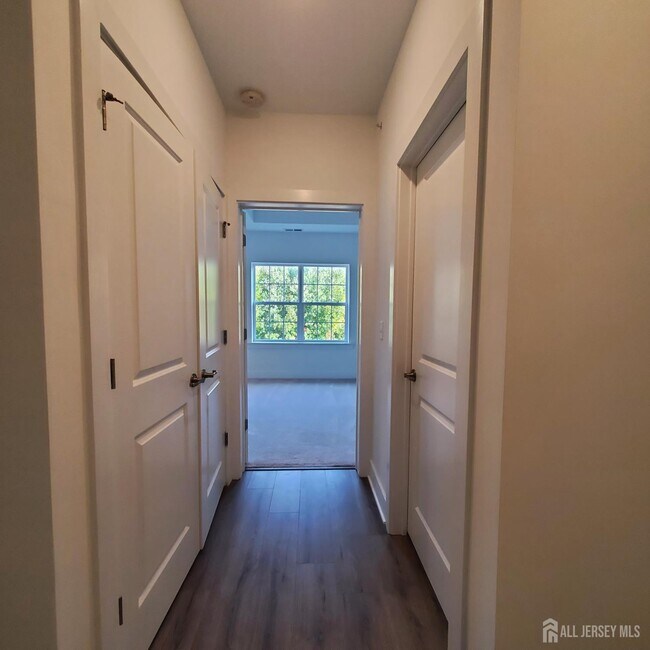 Foto del edificio - 932 Vanderbergh Blvd