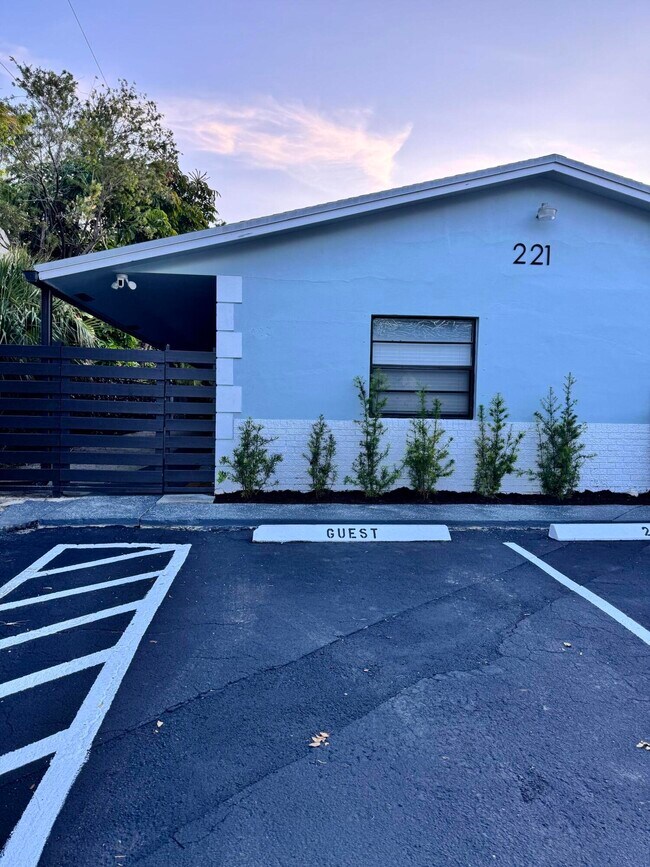 Building Photo - 221 SE 11th Ave