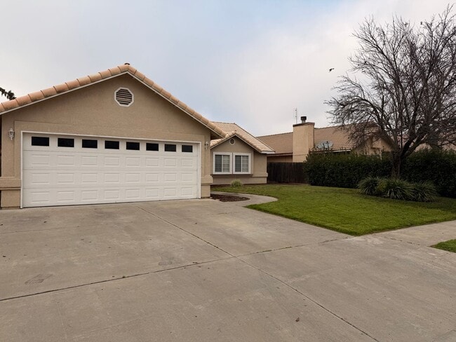 Building Photo - 1543 Ponderosa St