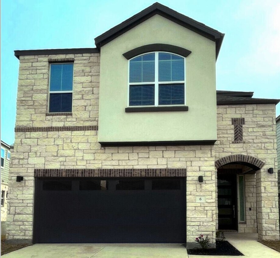 Primary Photo - 1531 N Red Bud Ln