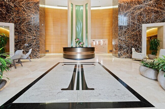 Building Photo - 15901 Collins Ave