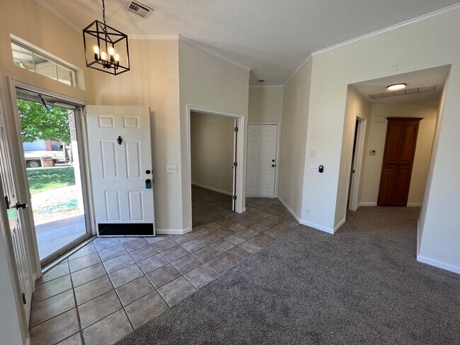 Foto del edificio - Spacious Property with 3 Beds + Study!