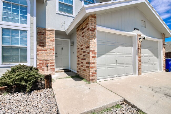 Building Photo - Beautiful Corner House in Northeast