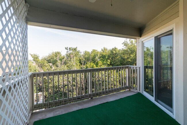 Foto del edificio - 2450 Wickersham Ln