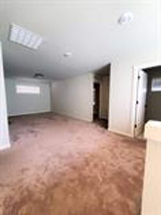 Building Photo - Beautiful 3 BDRM 2 1/2 Bath Townhome for Rent