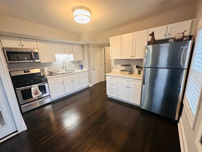 Foto del edificio - 8133 Laramie Ave