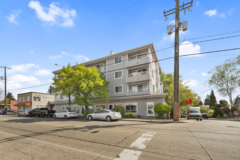 Primary Photo - 1000 NE 88th St