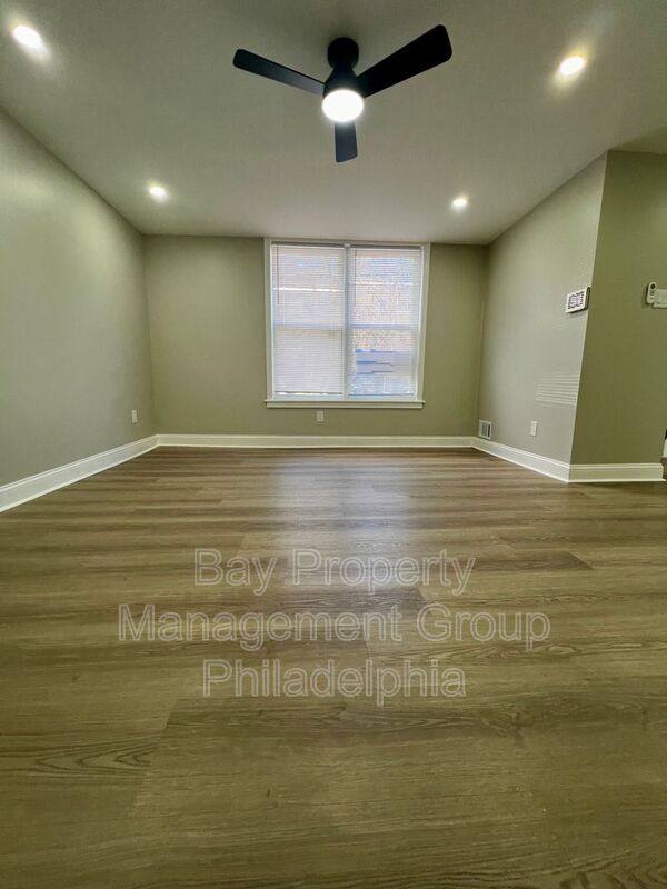 Building Photo - 438 Mechanic St