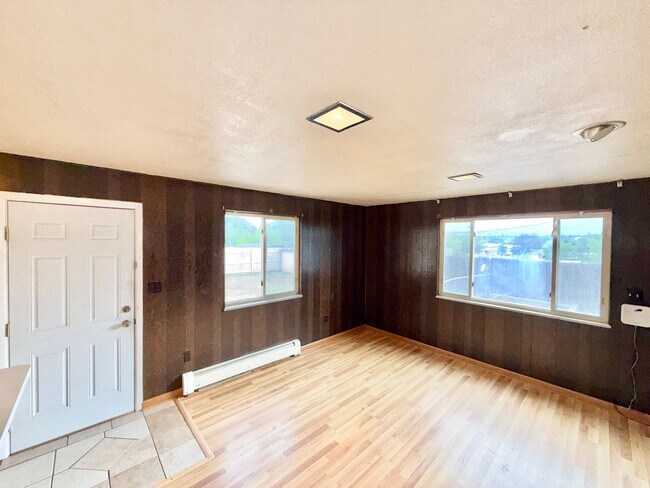 Foto del edificio - 225 Elmwood Dr