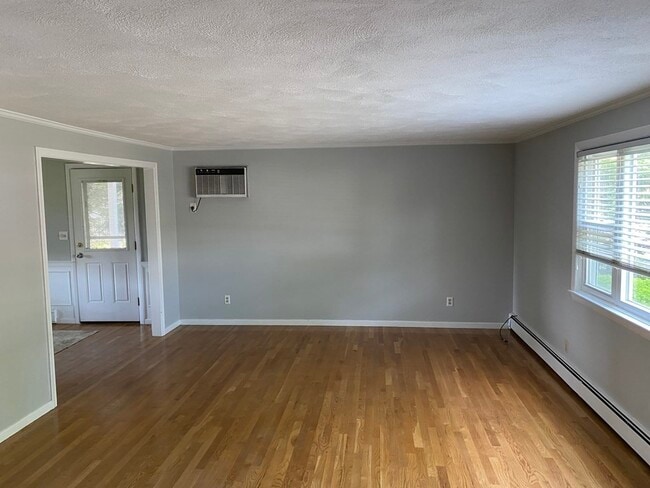Building Photo - 229 Hillside Ave