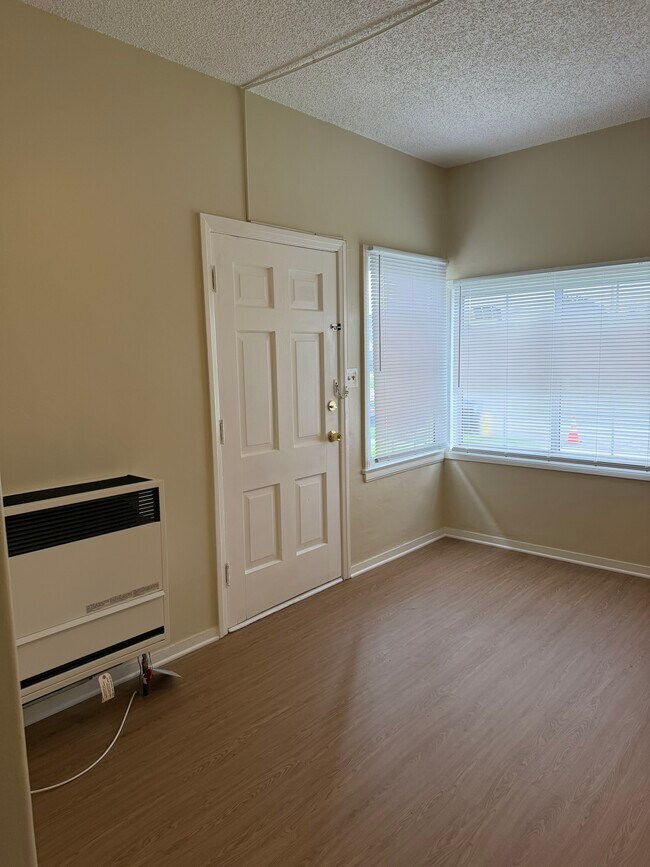 Fotografía del edificio - 801 W Glenoaks Blvd