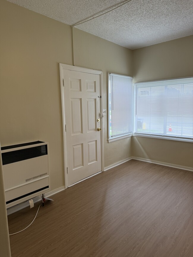 front room - 801 W Glenoaks Blvd