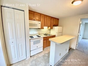 Building Photo - 461 E Maple St