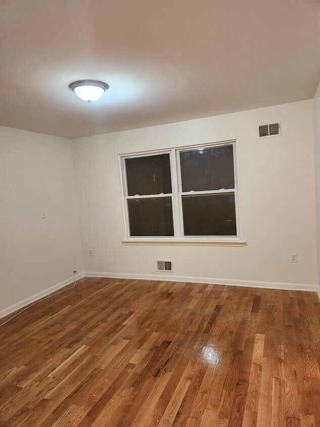 176 Garfield Ave Unit 1, Jersey City, NJ 07305 Room for Rent in