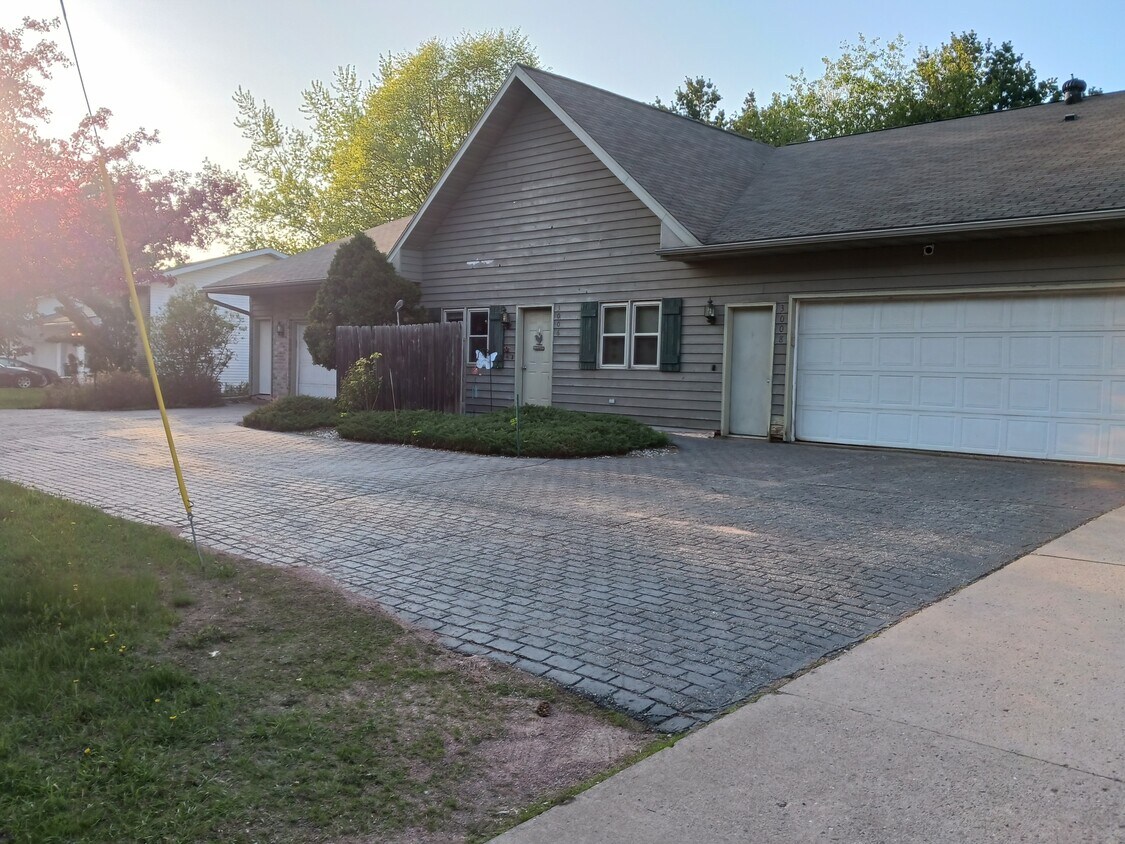 3008 Ross Ave, Weston, WI 54476 Townhome Rentals in Weston WI