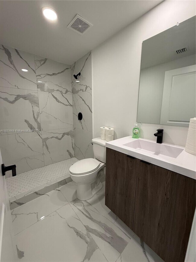 Foto del edificio - 1353 NW 1st St