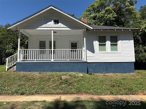 Building Photo - 906 W 5th Ave
