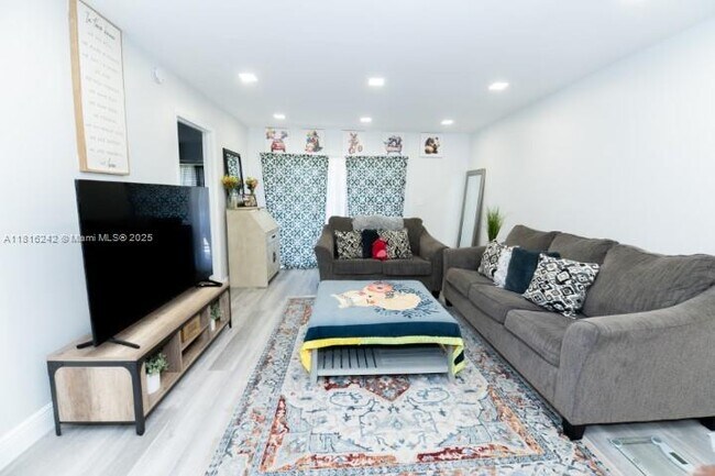 Foto del edificio - 905 Southridge Rd