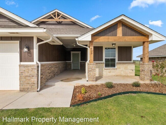Building Photo - 3 br, 2 bath House - 609 Hackberry Ln.