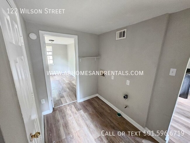 Building Photo - 122 Wilson St
