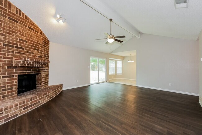 Foto del edificio - 6214 Big Springs Dr