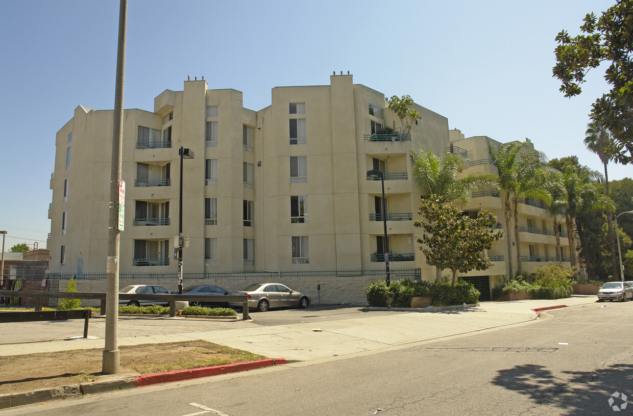 Primary Photo - Sierra House Apartments