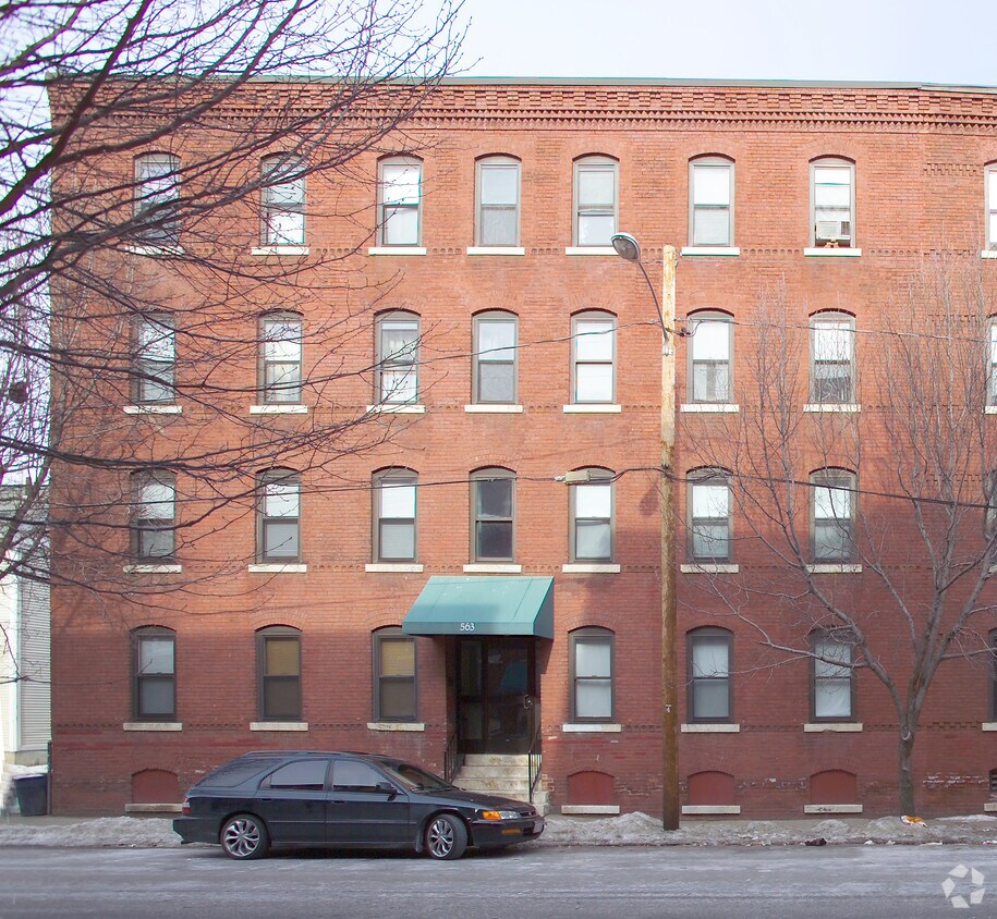 Building Photo - 563 S Summer St