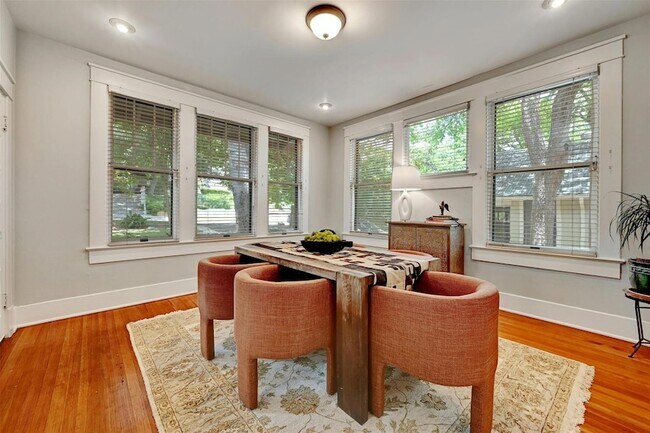 Foto del edificio - 1217 Castle Hill Street