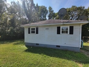 Building Photo - 2402 Phillips Ave