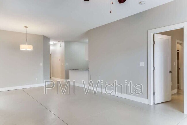 Foto del edificio - 8124 E 34th Ct S