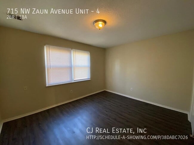Building Photo - 715 NW Zaun Ave