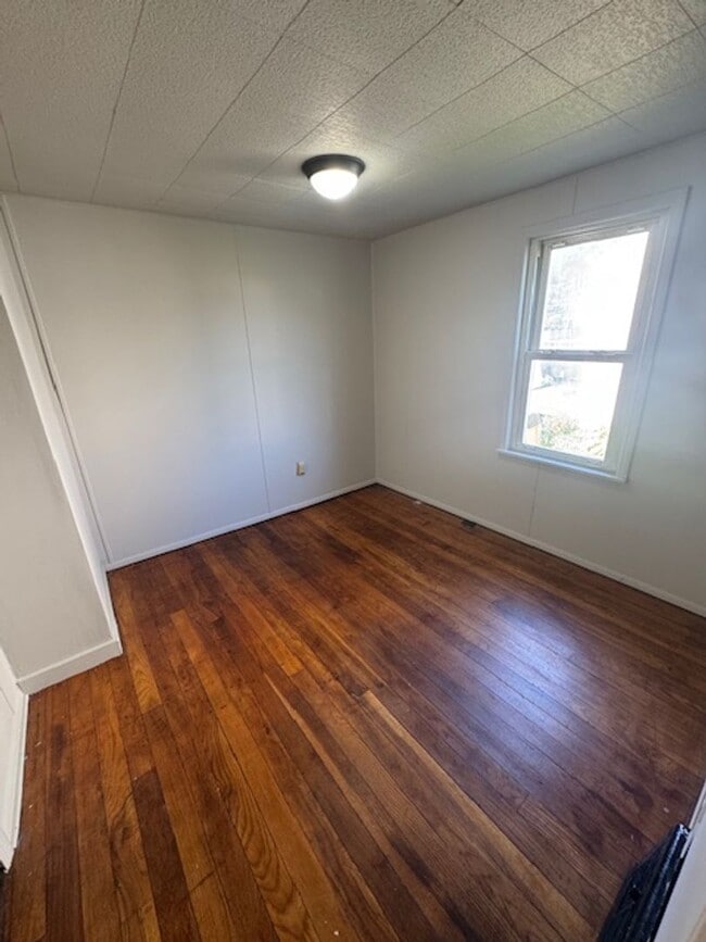 Building Photo - 3808 Eastway Dr