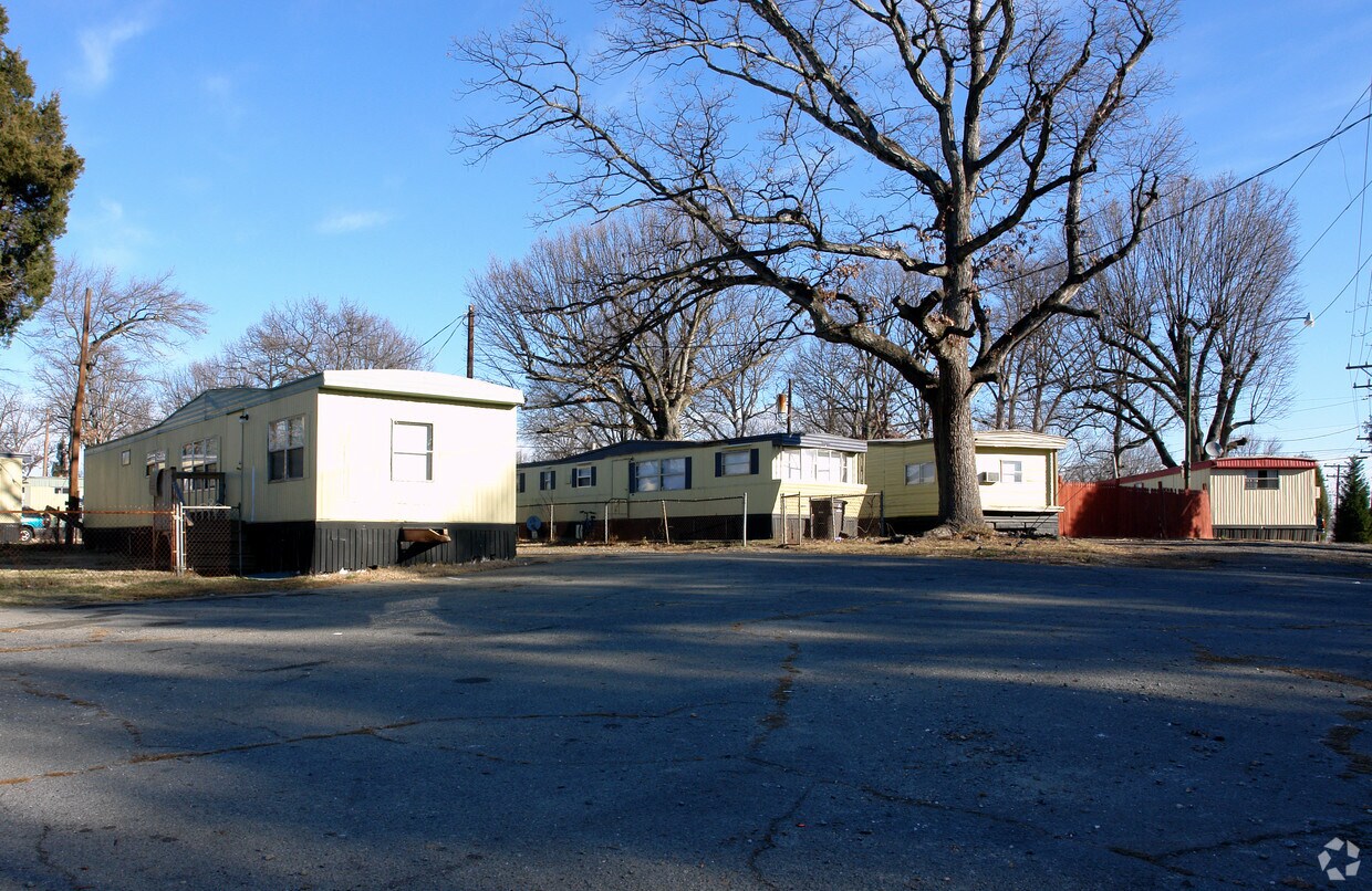 Primary Photo - 305-315 Polo Rd